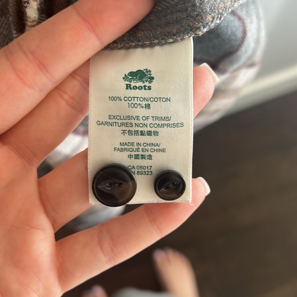 Roots | Button Up - Picture 4 of 4